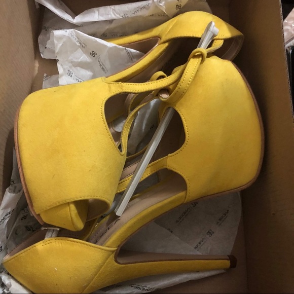 Shoes - Picture 3 of 7